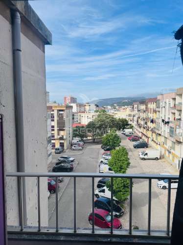 Apartamento t3 com excelente exposição solar em setúbal