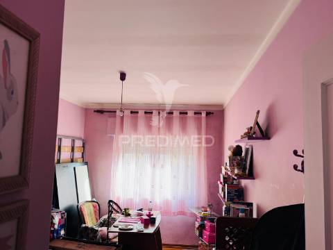 Apartamento t3 com excelente exposição solar em setúbal