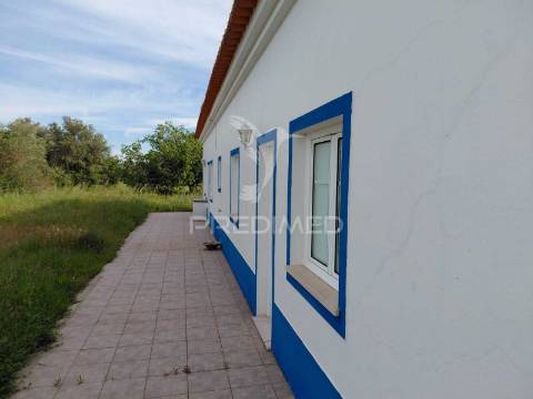 Moradia t2 mobilada e equipada,ademas,santiago do cacém