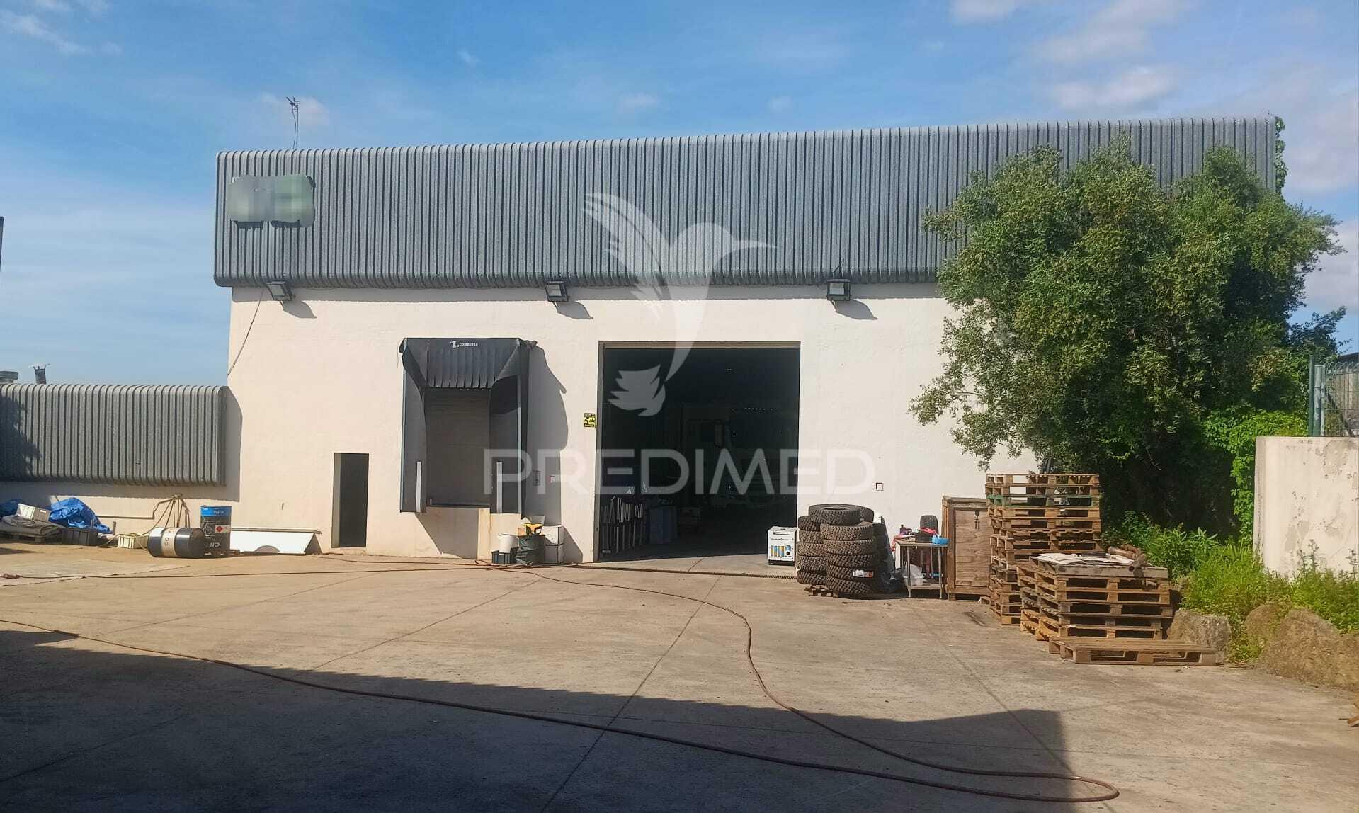 Arrendar armazém 1200m2 e logradouro, sintra