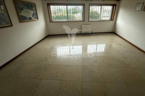 Armazém - escapães