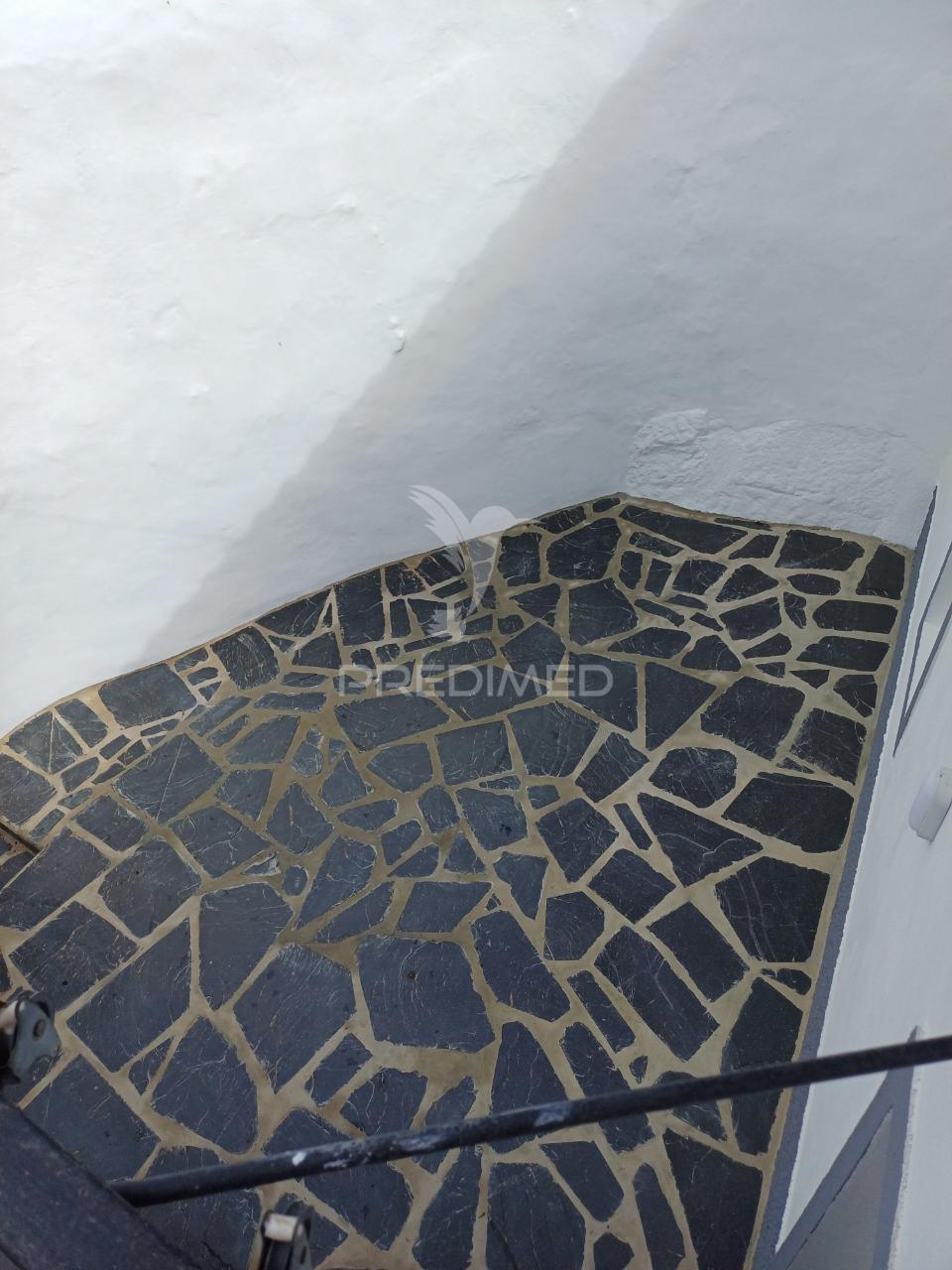 Prédio com dois t1 remodelado