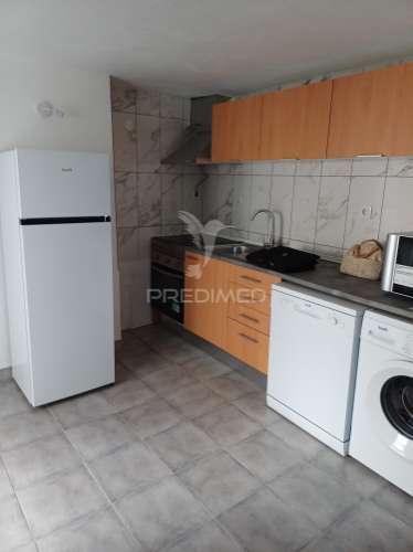 Prédio com dois t1 remodelado