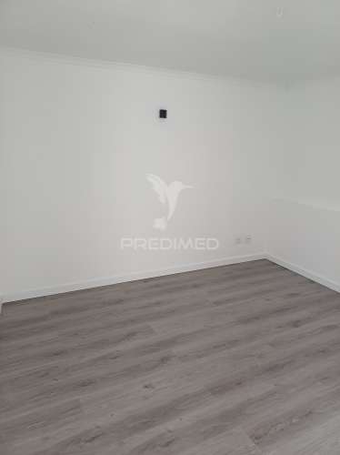 Prédio com dois t1 remodelado