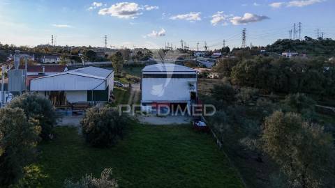 Pavilhão industrial com excelente localização e potencial de expansão