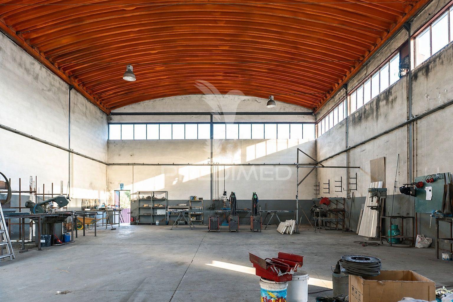 Pavilhão industrial com excelente localização e potencial de expansão