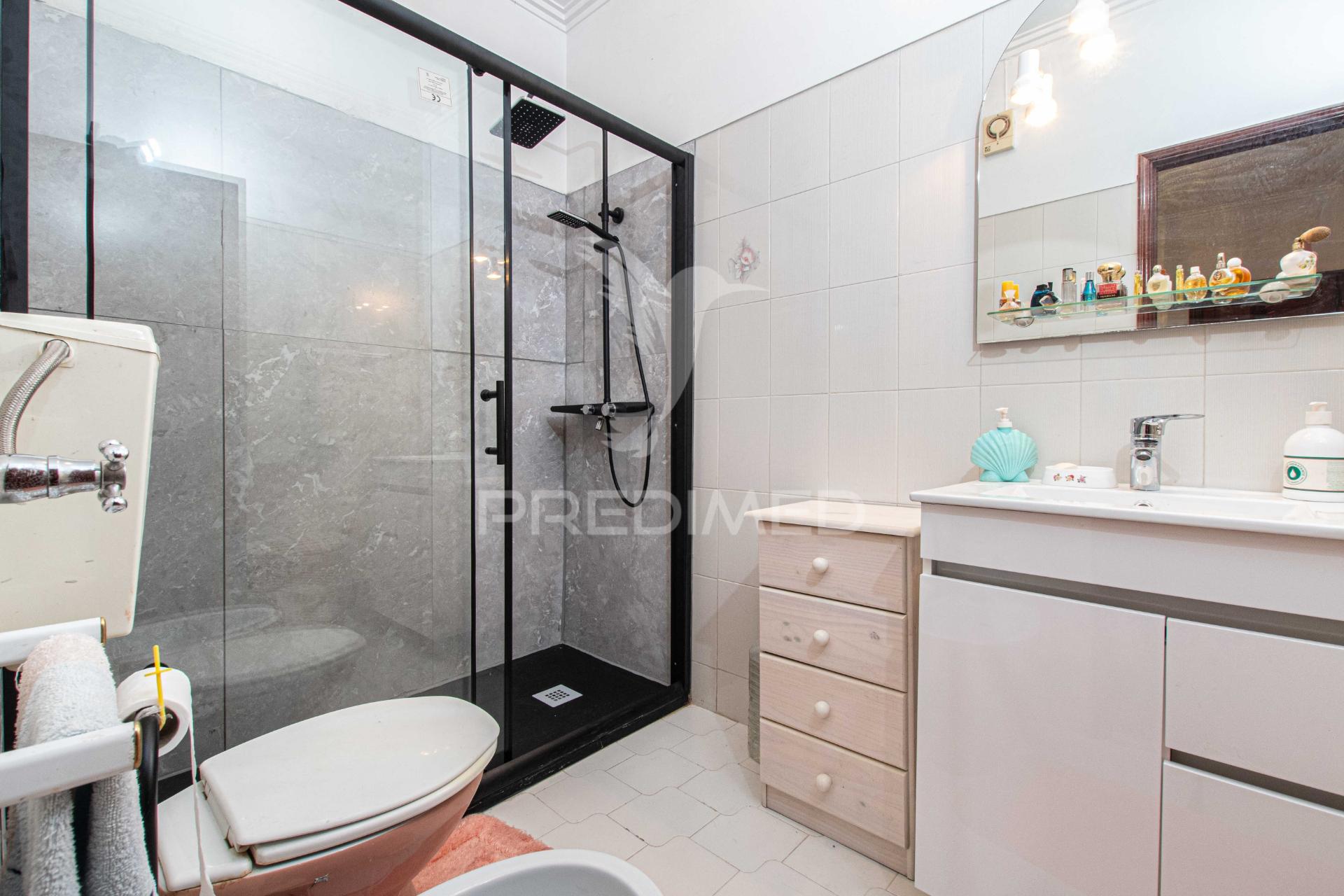 Apartamento t3 situado em vialonga