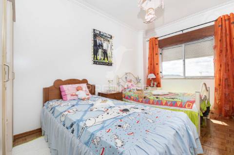 Apartamento t3 situado em vialonga