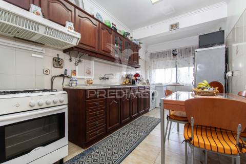 Apartamento t3 situado em vialonga