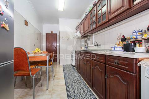 Apartamento t3 situado em vialonga