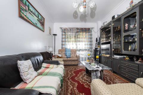 Apartamento t3 situado em vialonga