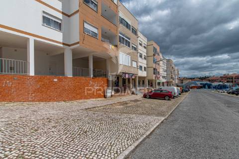 Apartamento t3 situado em vialonga
