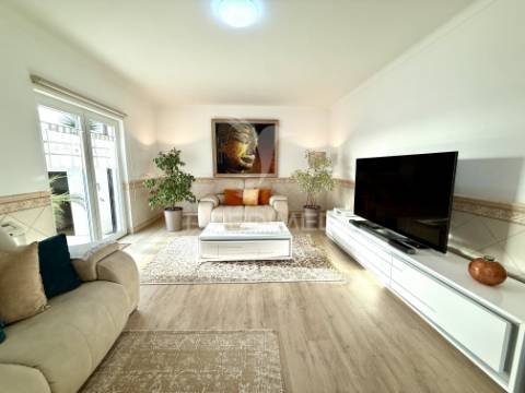 Moradia isolada com piscina e garagem