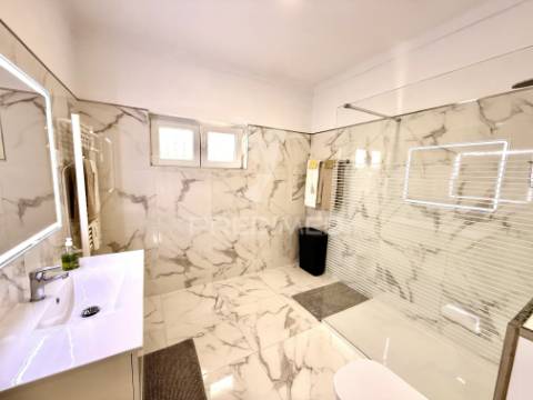 Moradia isolada com piscina e garagem
