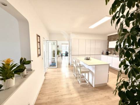 Moradia isolada com piscina e garagem