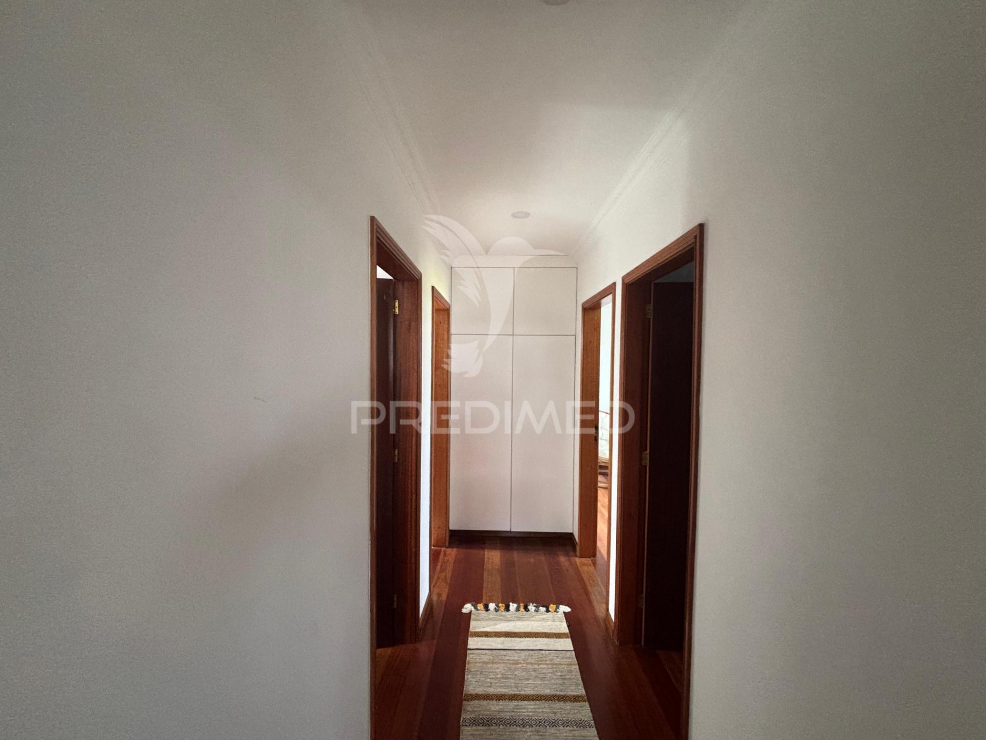 Moradia renovada com vista para a ilha de são jorge – santa luzia, são roque do pico