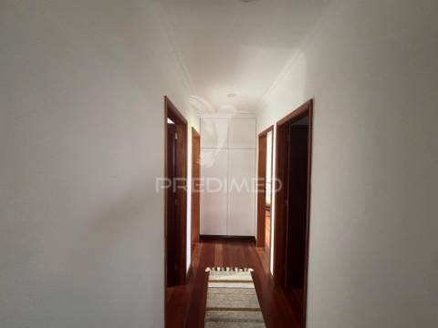 Moradia renovada com vista para a ilha de são jorge – santa luzia, são roque do pico