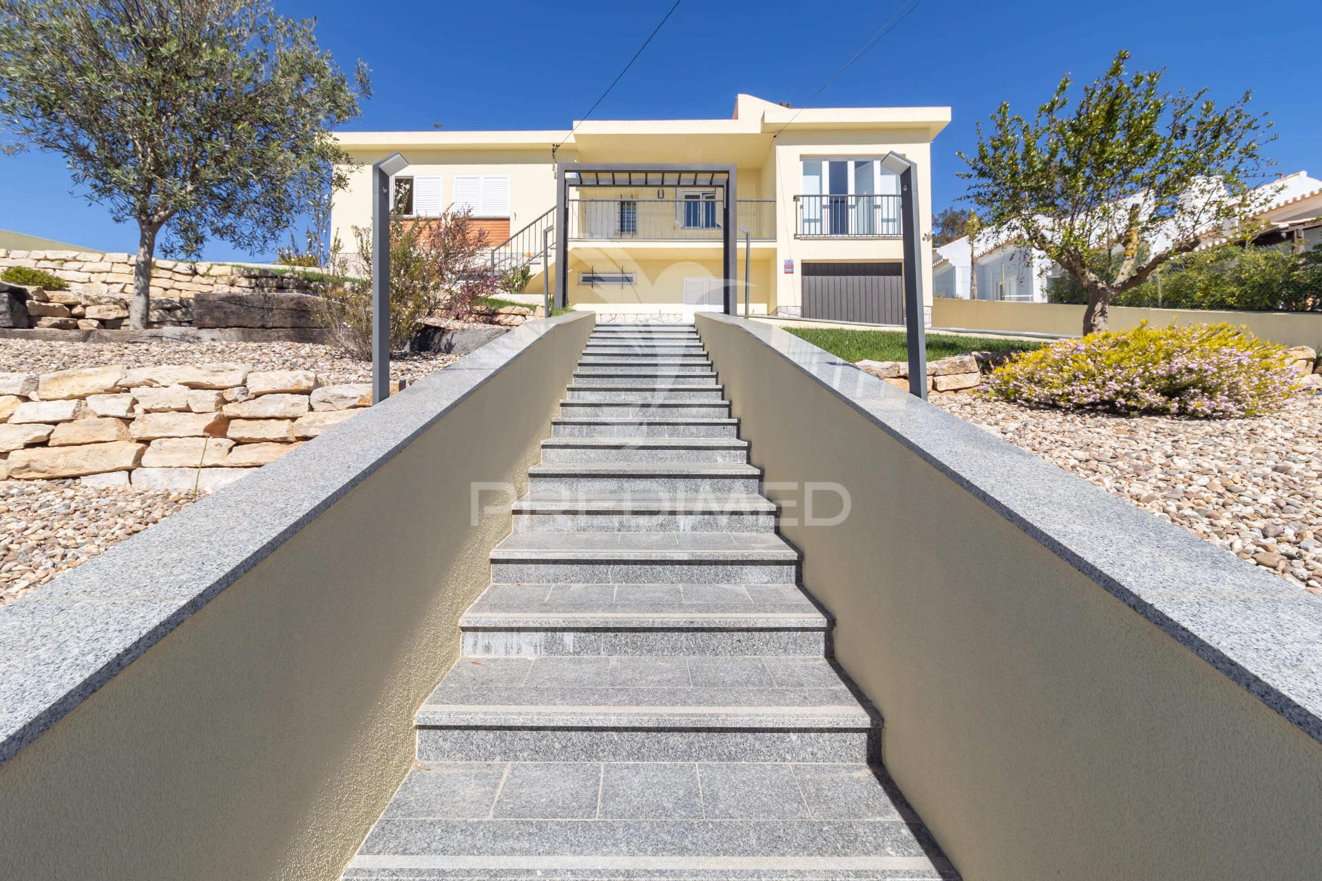 Moradia independente à venda em sesimbra   - venda nova