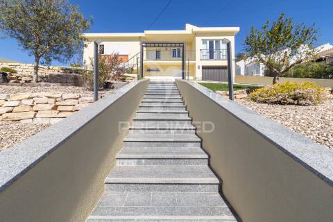 Moradia independente à venda em sesimbra   - venda nova