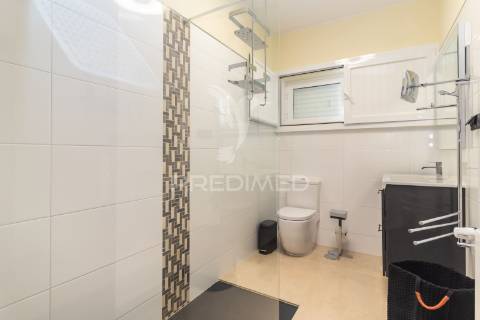 Moradia independente à venda em sesimbra   - venda nova