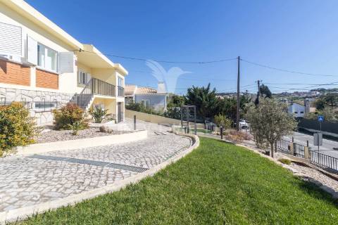 Moradia independente à venda em sesimbra   - venda nova