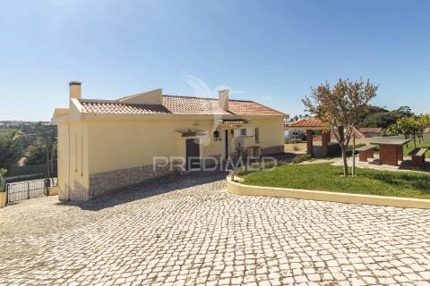 Moradia independente à venda em sesimbra   - venda nova