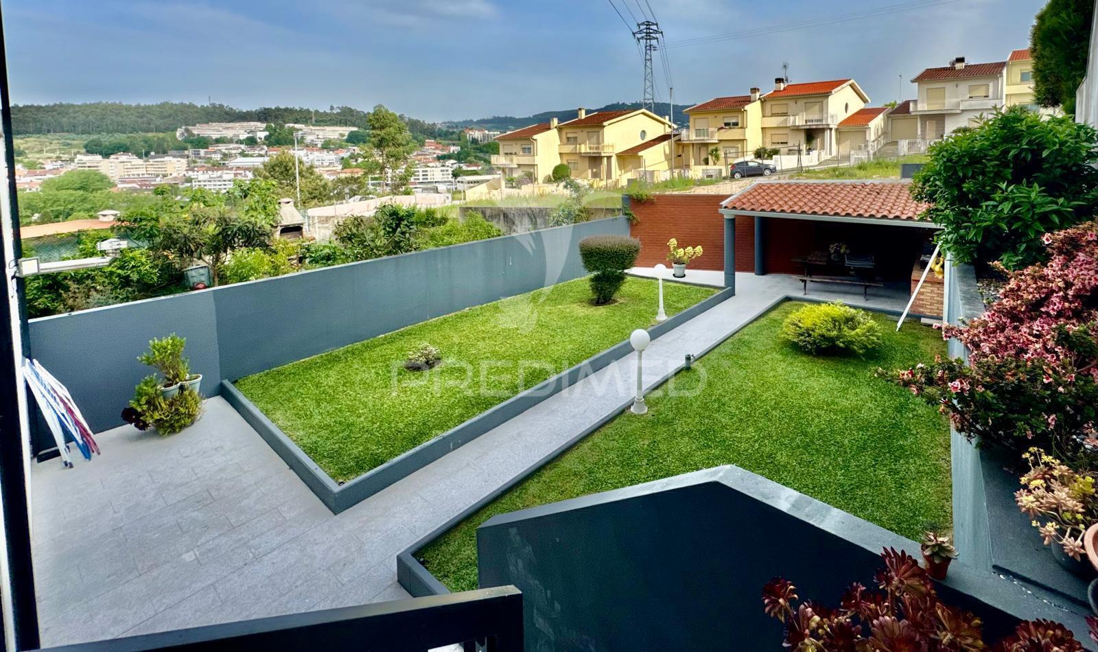 Moradia t4 de gaveto