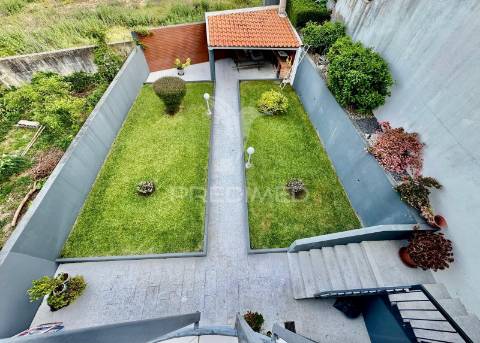 Moradia t4 de gaveto