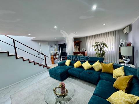 Moradia t4 de gaveto