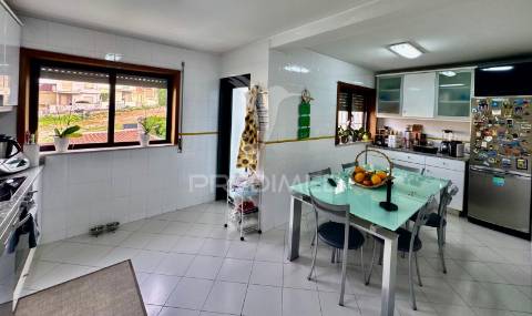 Moradia t4 de gaveto