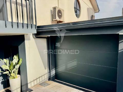 Moradia t4 de gaveto