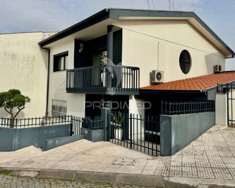 Moradia t4 de gaveto