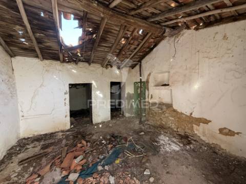 Moradia t2 para reconstrução | telhados grandes – são bento, porto de mós