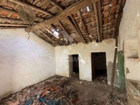 Moradia t2 para reconstrução | telhados grandes – são bento, porto de mós