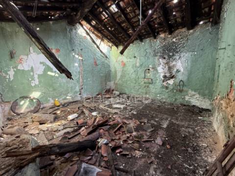 Moradia t2 para reconstrução | telhados grandes – são bento, porto de mós