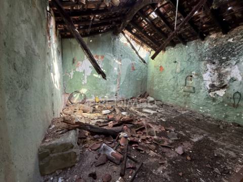 Moradia t2 para reconstrução | telhados grandes – são bento, porto de mós