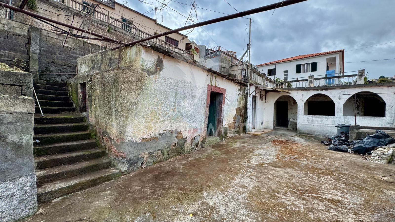 Moradia t2 para reconstrução | santo antónio – funchal