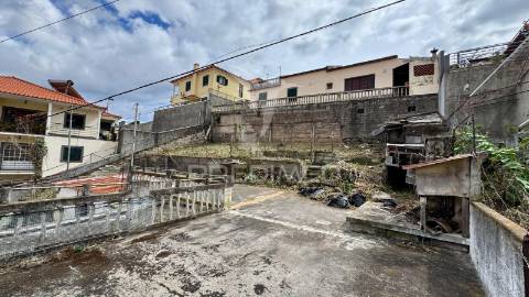 Moradia t2 para reconstrução | santo antónio – funchal