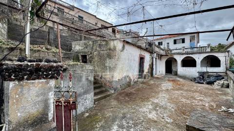 Moradia t2 para reconstrução | santo antónio – funchal