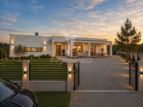 Moradia térrea de luxo | 5.000m² | piscina | ginásio | cinema privado | quinta do anjo