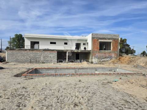 Moradia térrea de luxo | 5.000m² | piscina | ginásio | cinema privado | quinta do anjo
