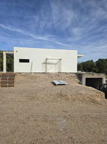 Moradia térrea de luxo | 5.000m² | piscina | ginásio | cinema privado | quinta do anjo