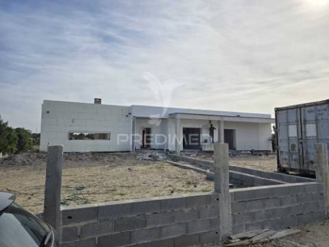 Moradia térrea de luxo | 5.000m² | piscina | ginásio | cinema privado | quinta do anjo