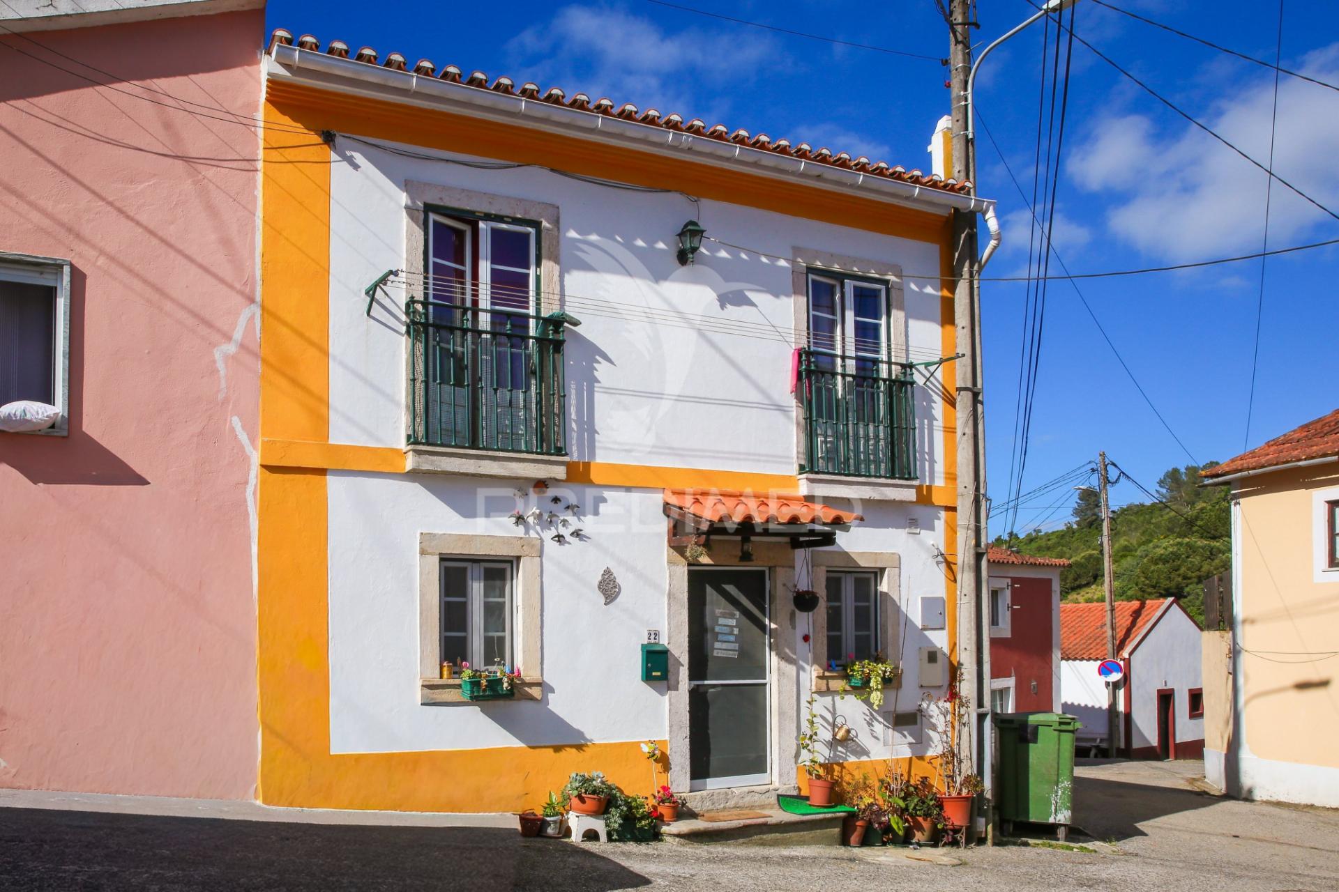 Moradia t2 com garagem independente em ribafria - alenquer