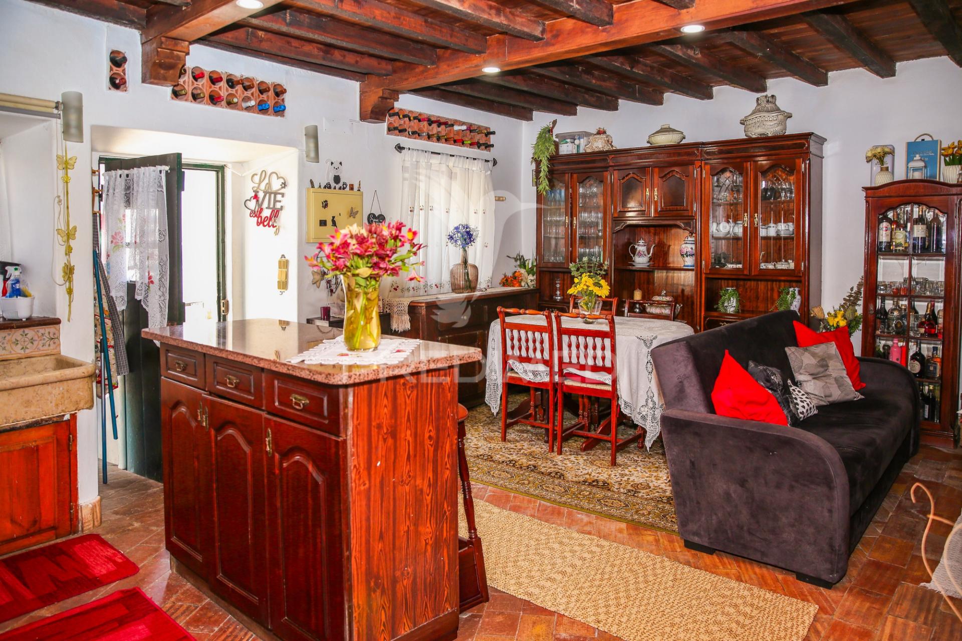 Moradia t2 com garagem independente em ribafria - alenquer