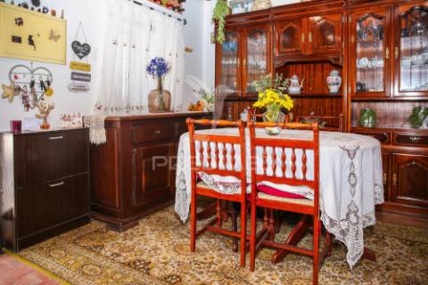 Moradia t2 com garagem independente em ribafria - alenquer