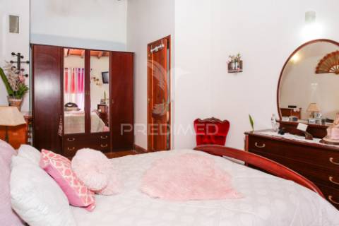 Moradia t2 com garagem independente em ribafria - alenquer