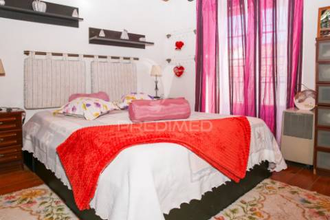 Moradia t2 com garagem independente em ribafria - alenquer