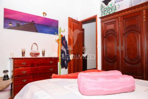 Moradia t2 com garagem independente em ribafria - alenquer