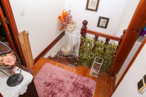 Moradia t2 com garagem independente em ribafria - alenquer